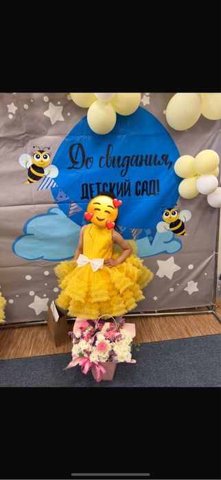 Платье жельтое  нарядное