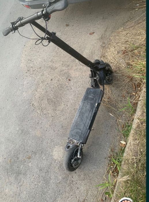 Vând trotinetă ruptor r1 v2