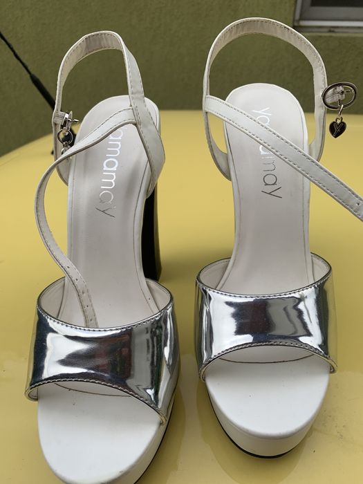 Sandale noi nr 39 Lux