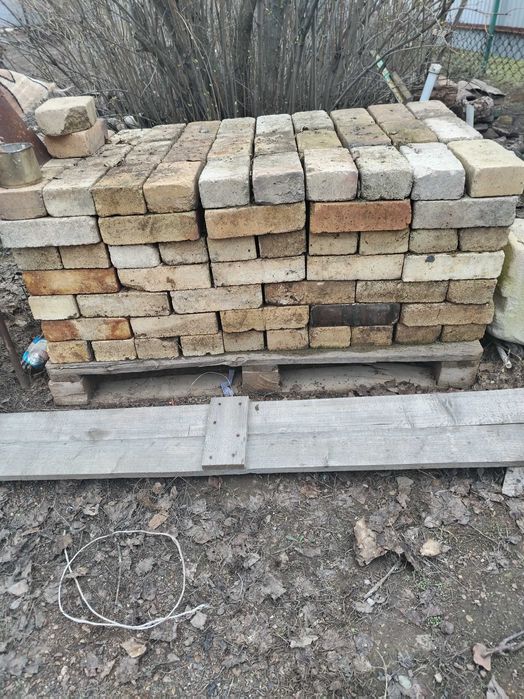 Кирпич огнеупорный.