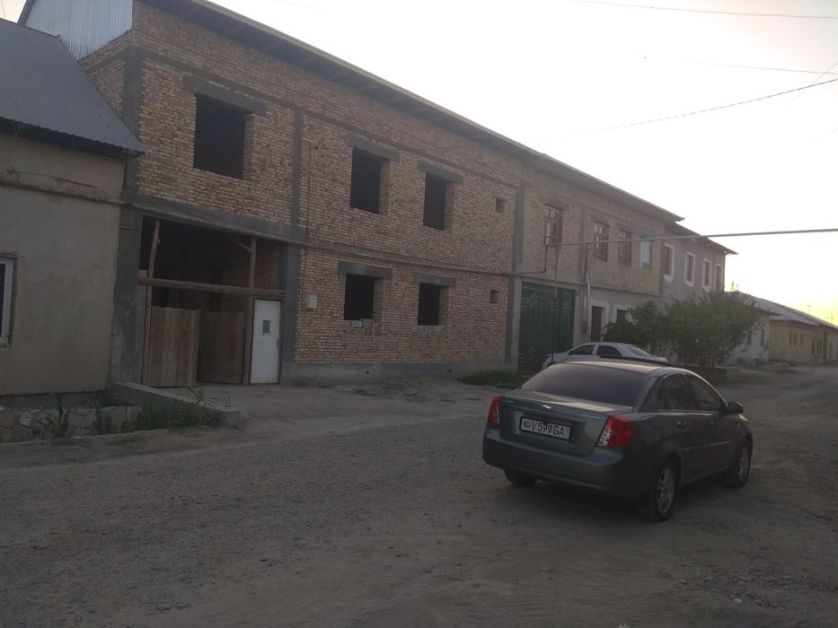 Галаосиё шаҳрида қурилиши тугалланмаган 2 этажли ҳовли тез ва арзон