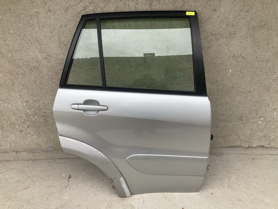 Задна дясна врата за тойота рав4/toyota rav4 00-05г