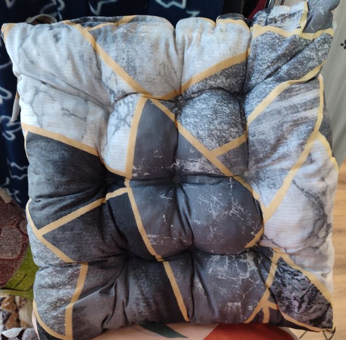 Калъфи за столове 6 бр -13 €, столовки