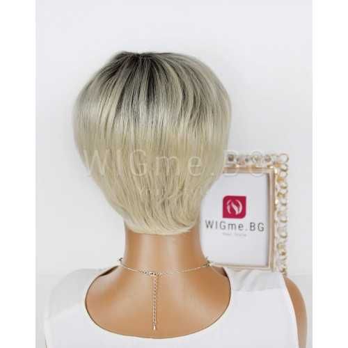 Къса руса перука с черни корени и бретон Меган