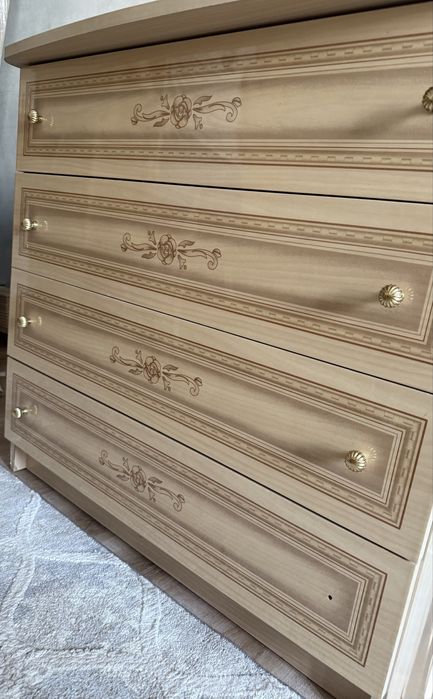 Спальный гарнитур ,продам .