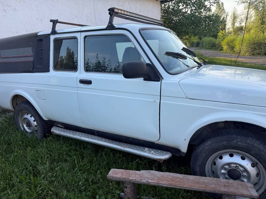 Niva mashinasi sotiladi