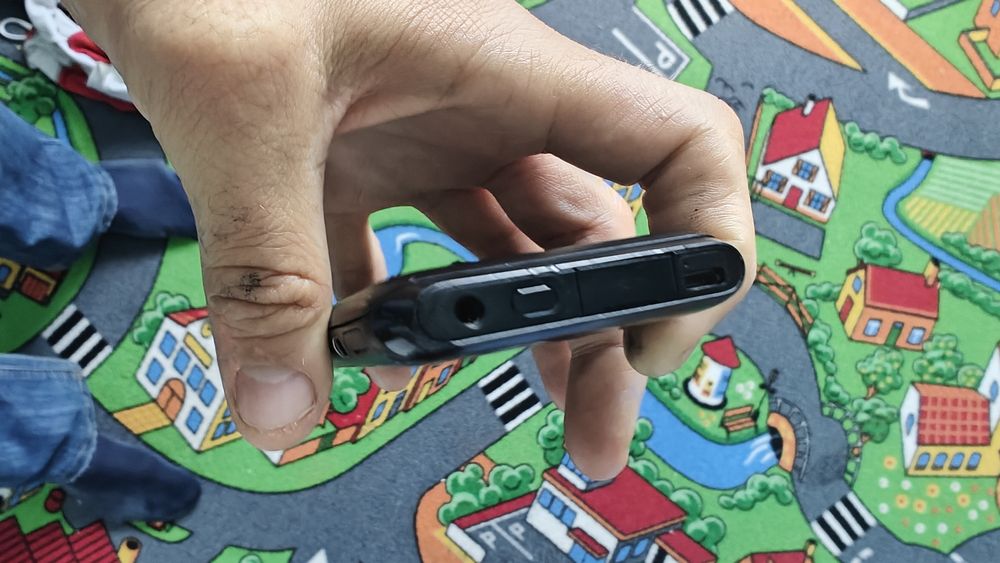 Nokia e7 impecabil fara probleme.