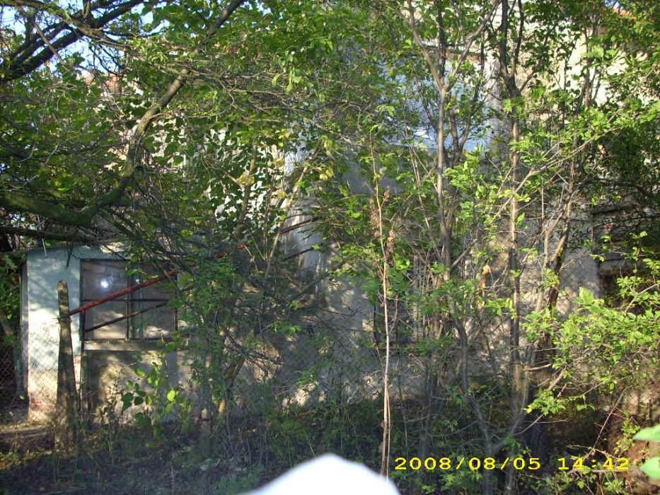 Двуетажна къща за реновиране с.Недялско