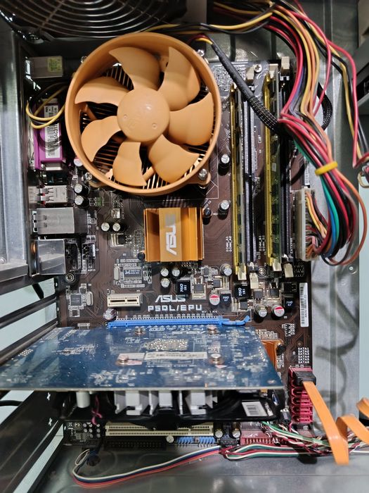 Компьютер Intel(R) Core(TM)2 Duo CPU E8400