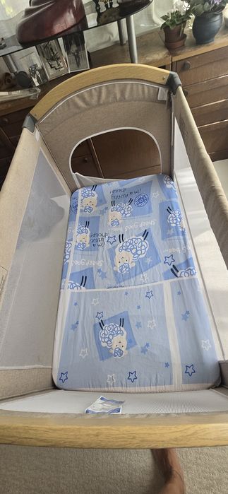 "Tender" на "Kikka Boo" е компактно сгъваемо легло на 2 нива