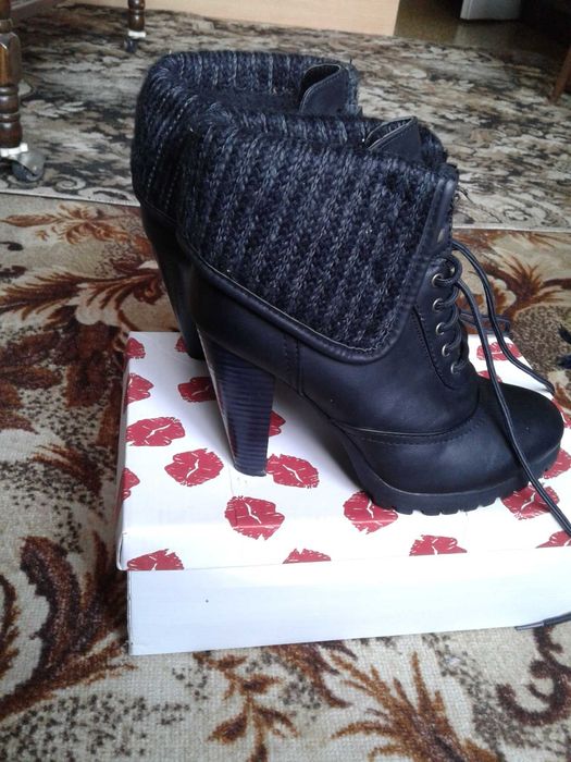 Продавам дамски боти