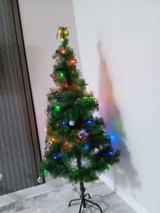 Продам  ёлку искусственную