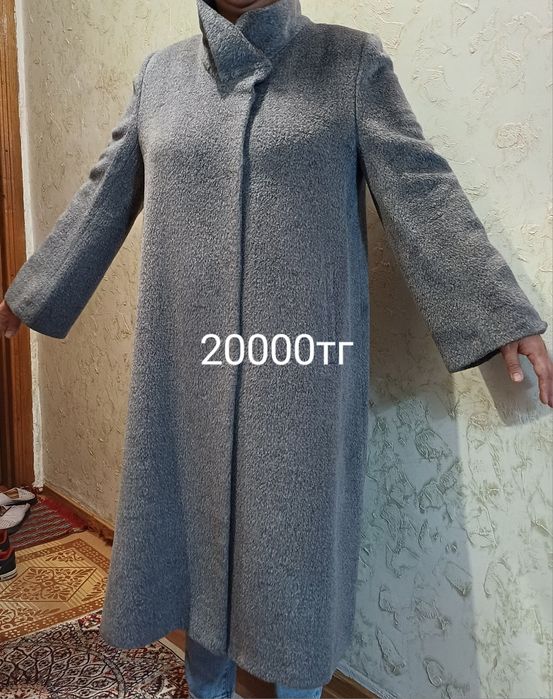 Продам пальто и платья