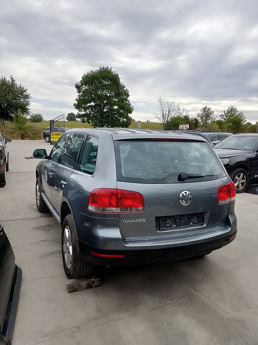 VW Touareg 2.5 ,174 к.с. , ръчка,60 броя на части