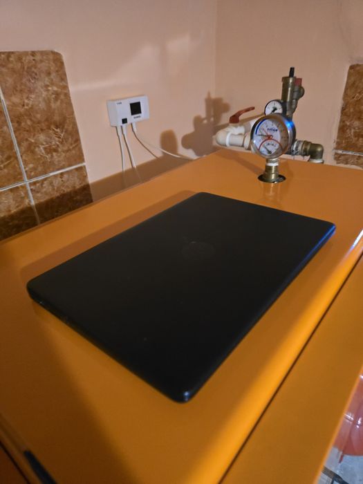 Laptop Hp i3 a 8 a generatie windows 11