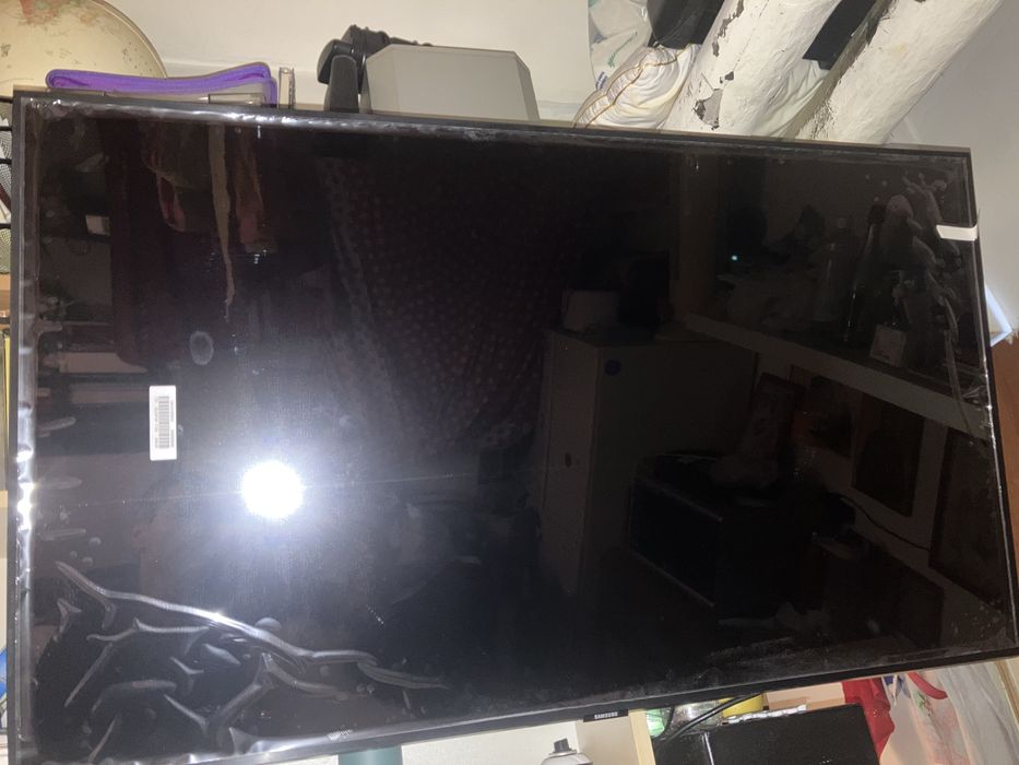 Продавам ТВ Samsung Qled  за 600 лв QE43Q60RAT нова  матрица