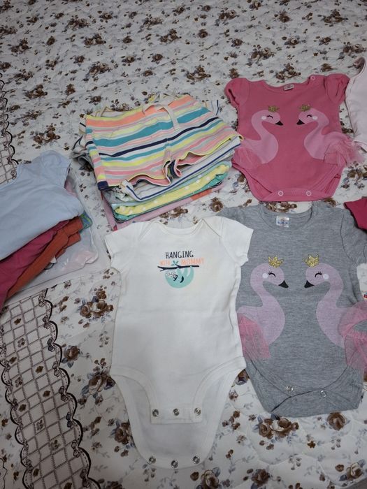 Продаются бодики от3 до 6 мес.