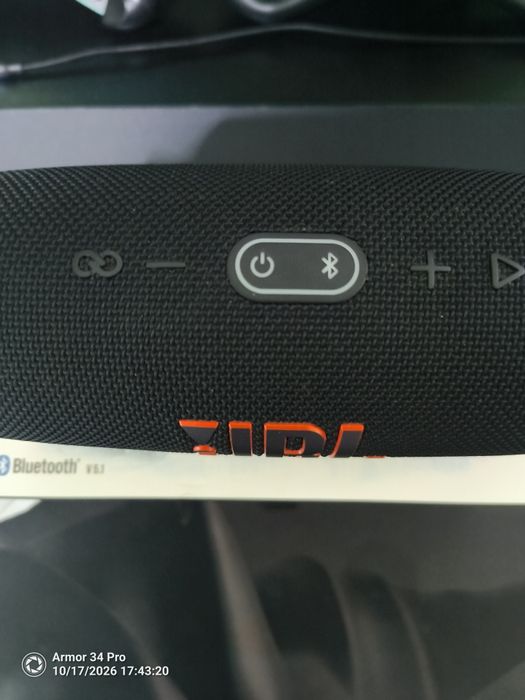 Продавам jbl charge 5