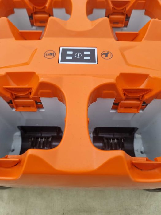 Stihl AL 301 - 4 зарядно устройство  за 4 батерии