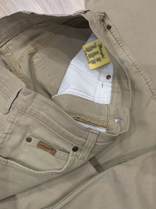 Оригинални мъжки дънки Wrangler размерът е 33