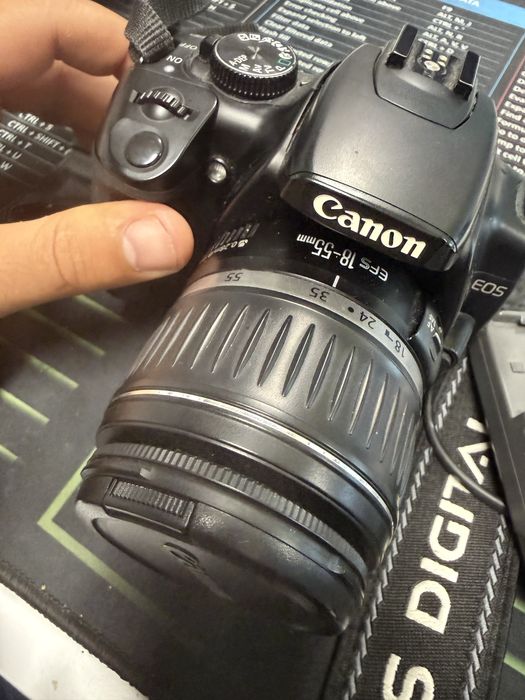 Canon EOS 400D Digital DSLR 10.1MP cu obiectiv Canon 18-55mm