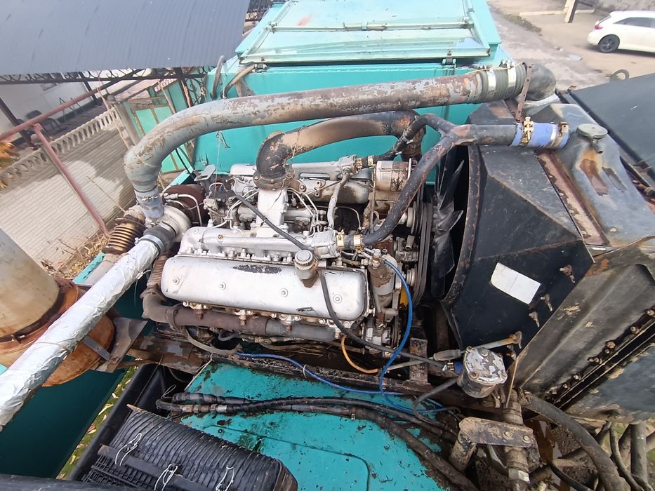 Комбайн Essil на ходу