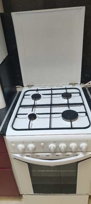 Продам газовую плиту Indesit