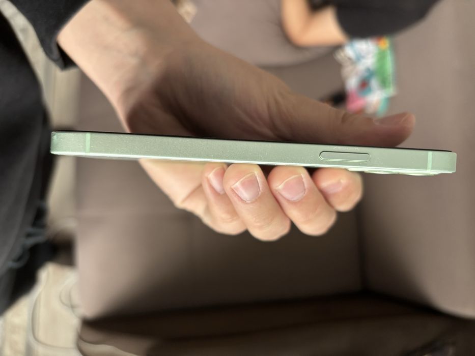 Айфон 12 в хорошем состояние