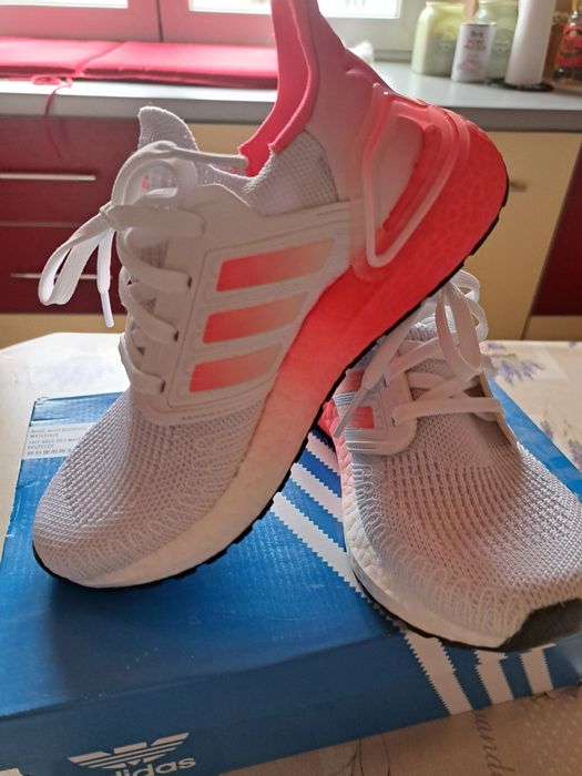 Adidasi noi fără eticheta