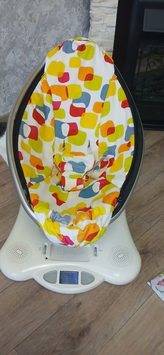 Продам укачивающий центр 4Moms.