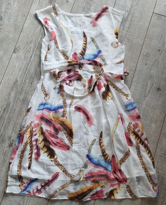 Различни модели рокли размер М