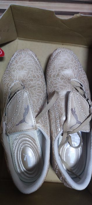 Продавам дамски спортни обувки Puma 38, със стелка 24 см и 38.5 със ст