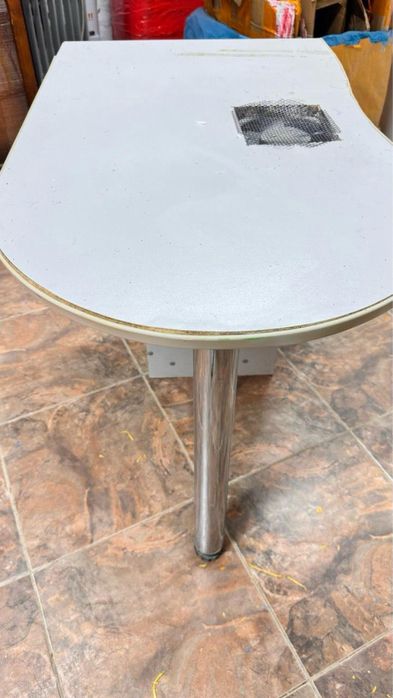 Стол маникюрный с пылесосом