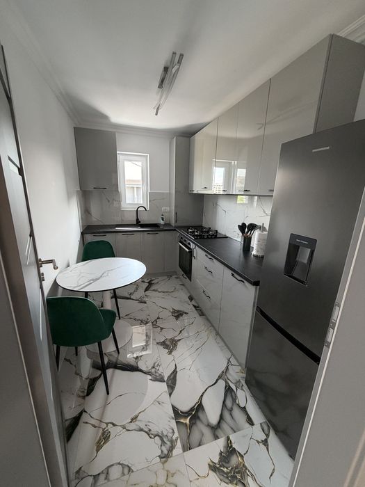 Se inchiriaza apartament cu 2 camere decomandat