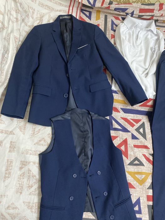 Форма школьная тройка костюм примерно 2/3 класс, ростовка 135см