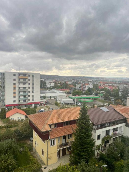 Dau in  chirie apartament cu o camera, transformat in doua camere , are parcare subterana.