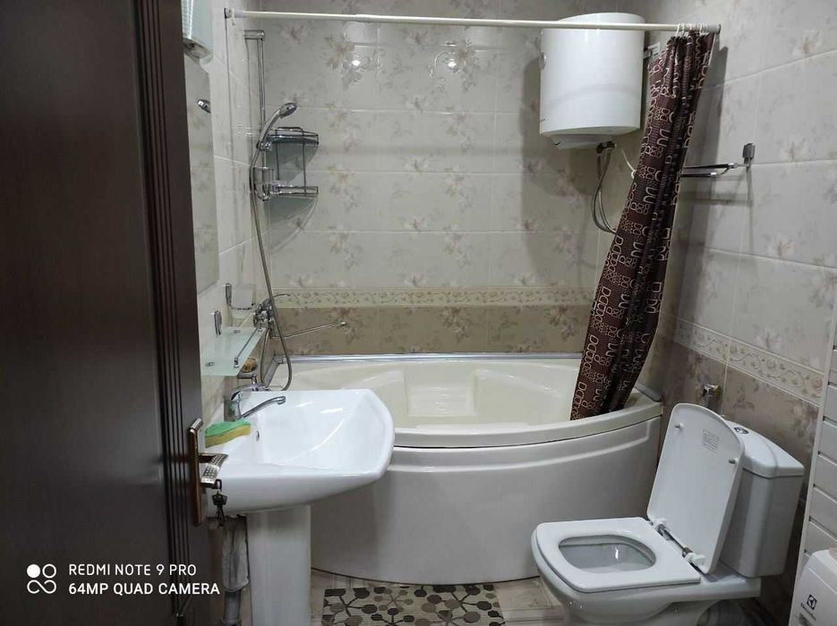 между метро ойбека и цум