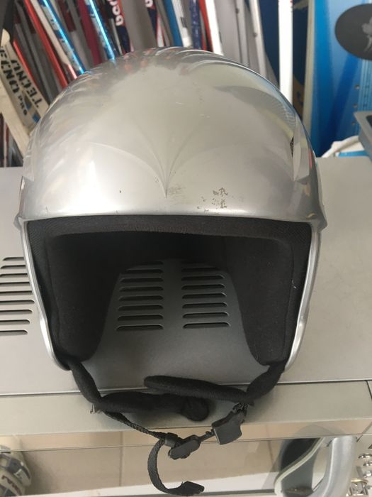 Ски,щеки,сноубордове и автомати