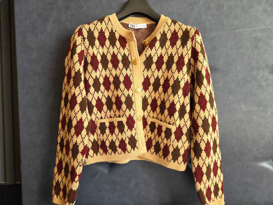 Жилетка с вълна на Zara