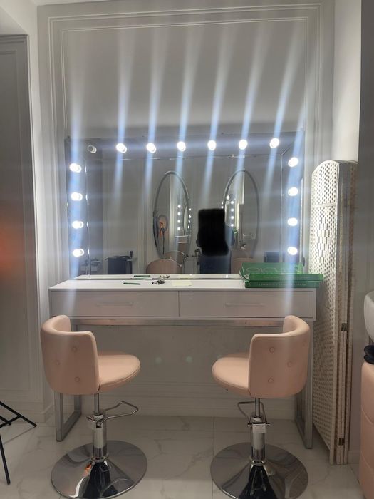 Визажист Кресло Зеркало Помощница