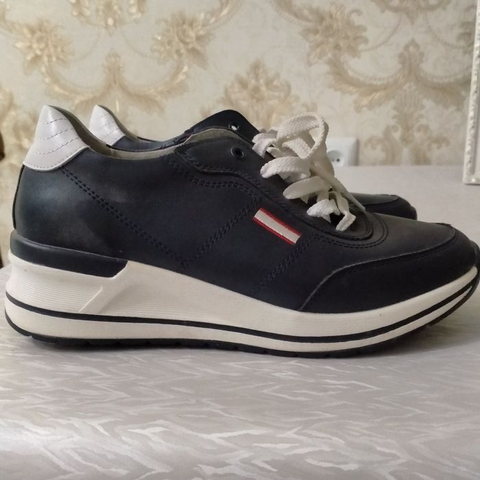 Продам красовки,кожа,размер 39,