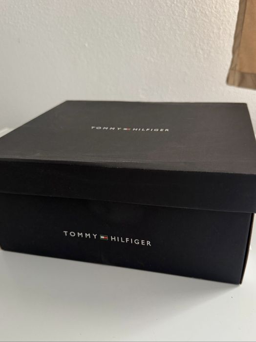 Adidasi Tommy Hilfiger noi