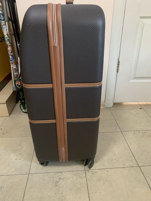 Продаю чемодан в отличном состоянии