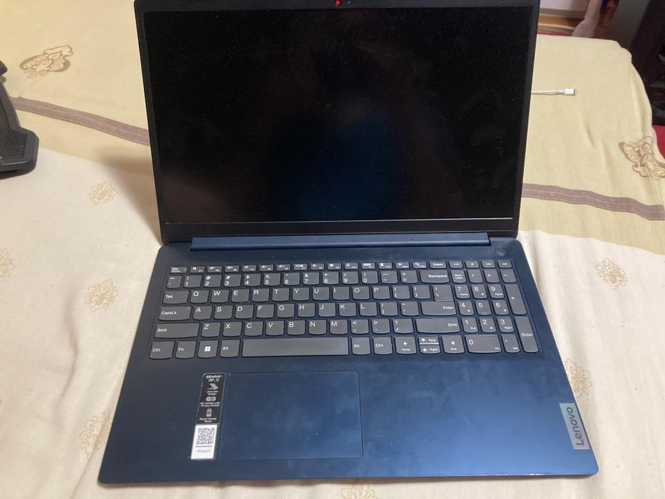Laptop Lenovo Ryzen 3 7320u, 8GB Ram