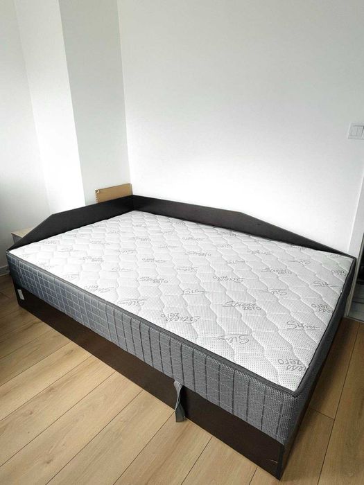 Легло персон и половина с чисто нов еднолицев матрак Sleepy + бюро