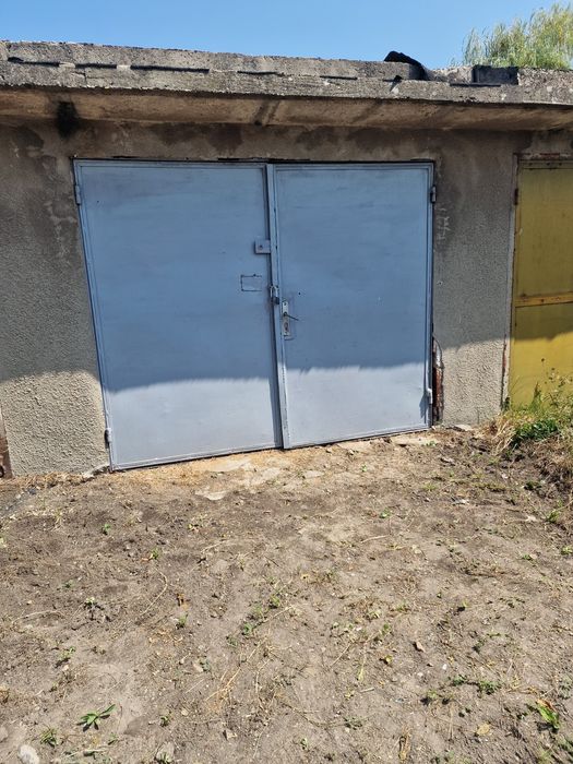 Давам гараж под наем