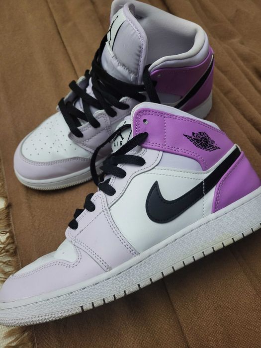 Snikears air jordan mid,stare foarte buna,marimea 40,25 cm