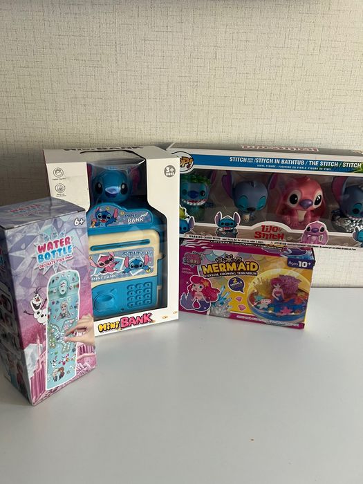 Лот играчки - фигурки и касичка Стич, Stitch, бутилка за вода, креативен комплект сфера с русалка