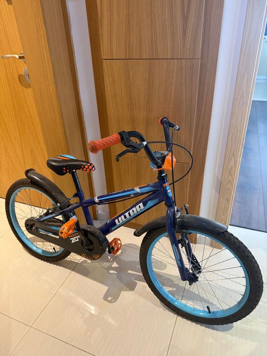 Колело с каска ,като ново!