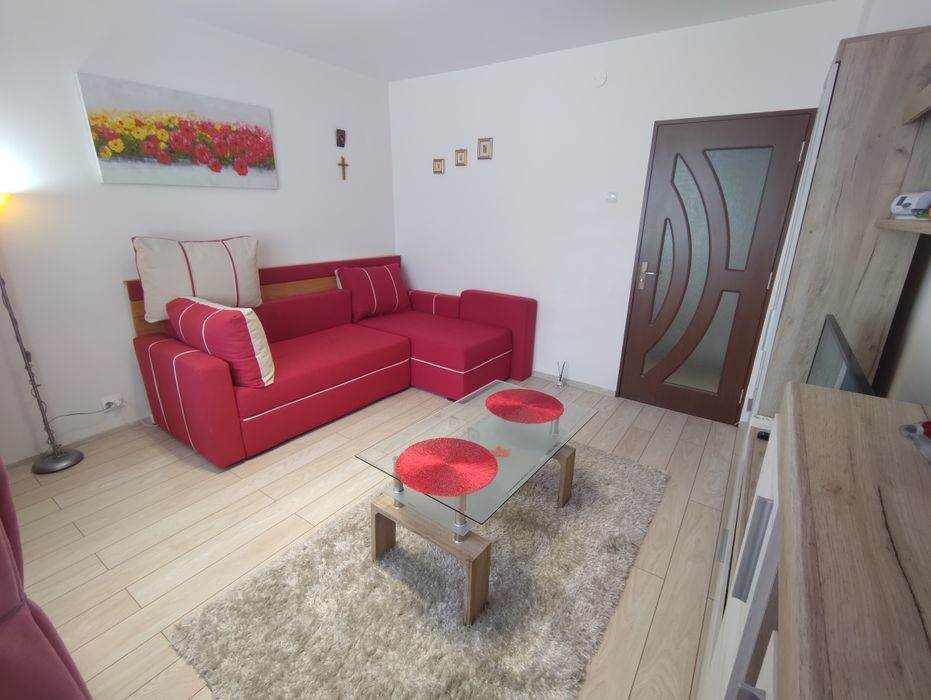 Apt 1 camera, cu balcon și loc parcare, prima închiriere.